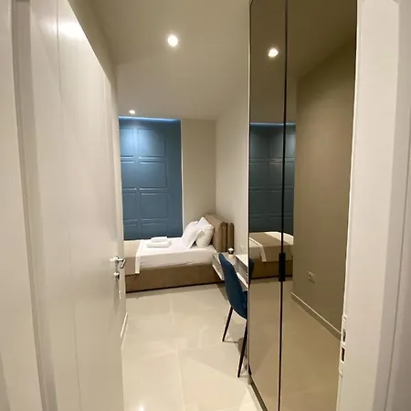 Comfort Apartament, Near The شقة *