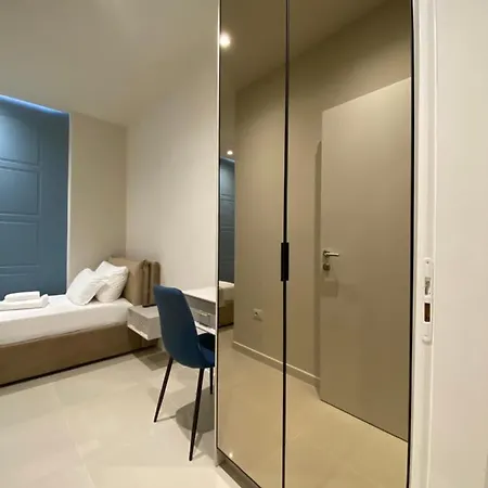 شقة Comfort Apartament, Near The *